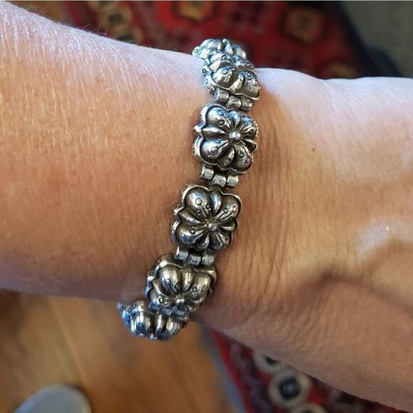 BRIGHTON vintage silver, linked flower, bracelet - Picture 2 of 7